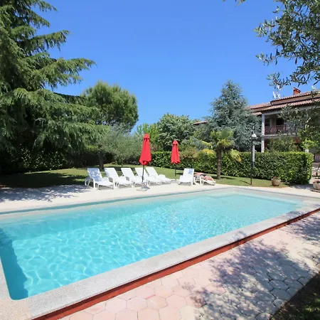 Apartment Lorena With Pool Porec