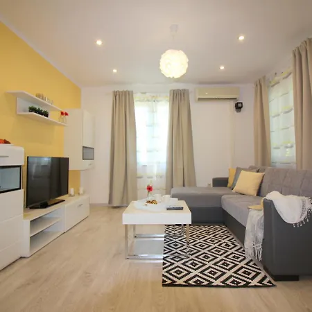 Lorena With Pool Poreč