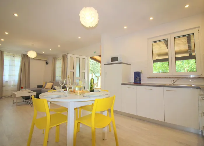 아파트 Lorena With Pool 포레치