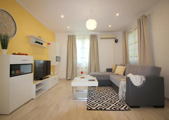 Lorena With Pool 포레치