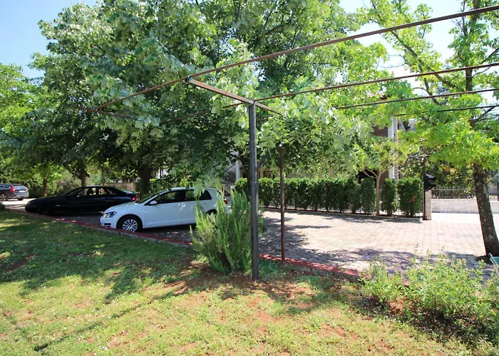 Lorena With Pool 포레치