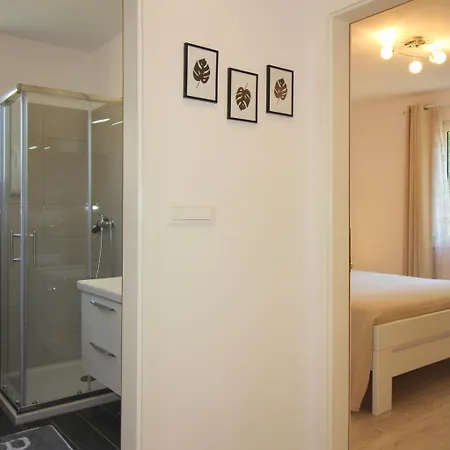 Apartment Lorena With Pool Porec