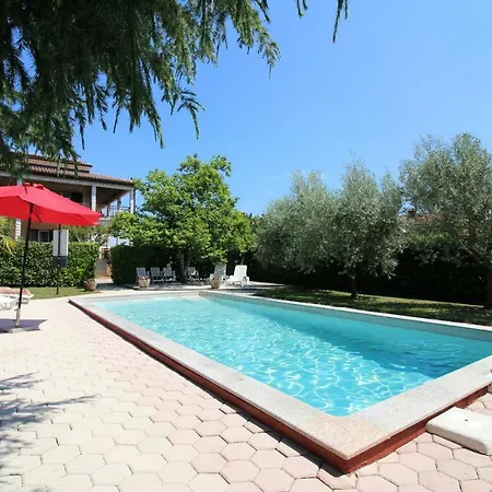 Lorena With Pool Apartamento Poreč